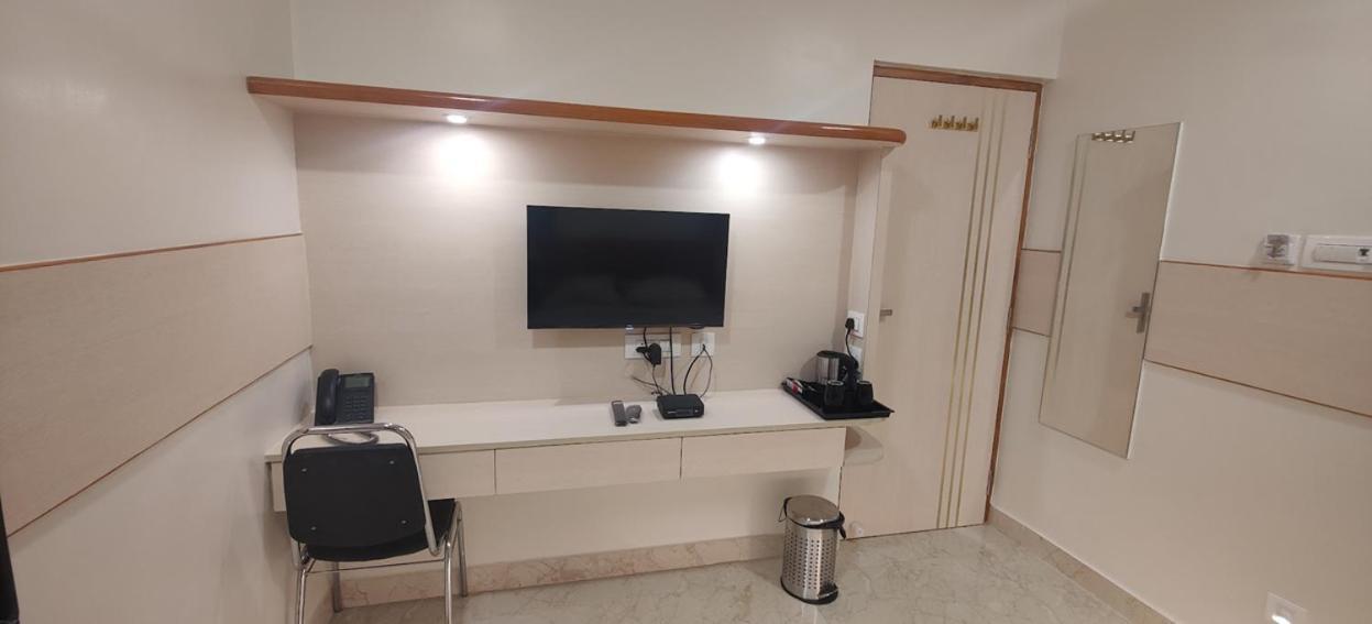 Nandhavanam A Business Class Residency Csennai Kültér fotó